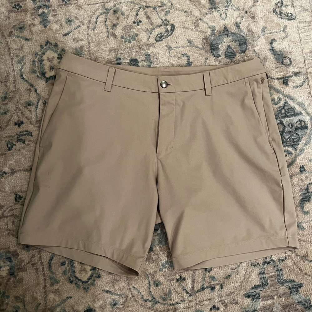 Lululemon Commission Classic-Fit Short 7". Warpstreme. Waist 36. Color Trench